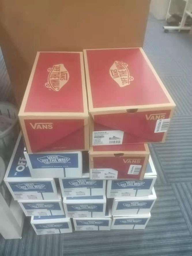 英国VANS官网海淘VANS Classic Slip-On 9运动鞋